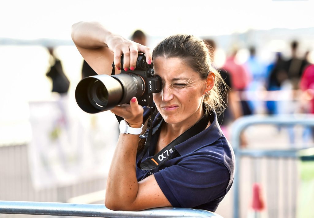 Femme photographe photo sony alpha tamron